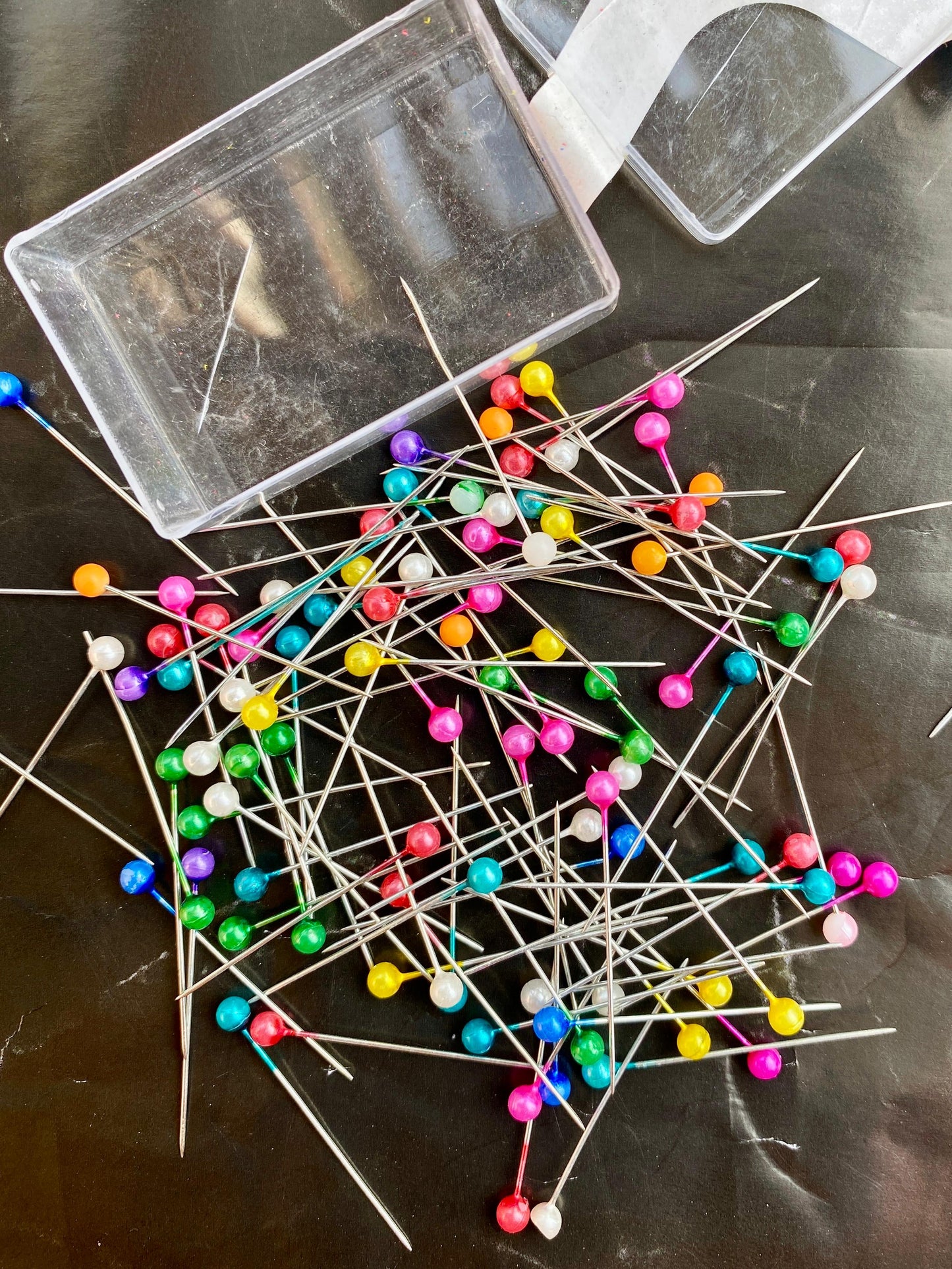 Dot pins (100 pcs in box)