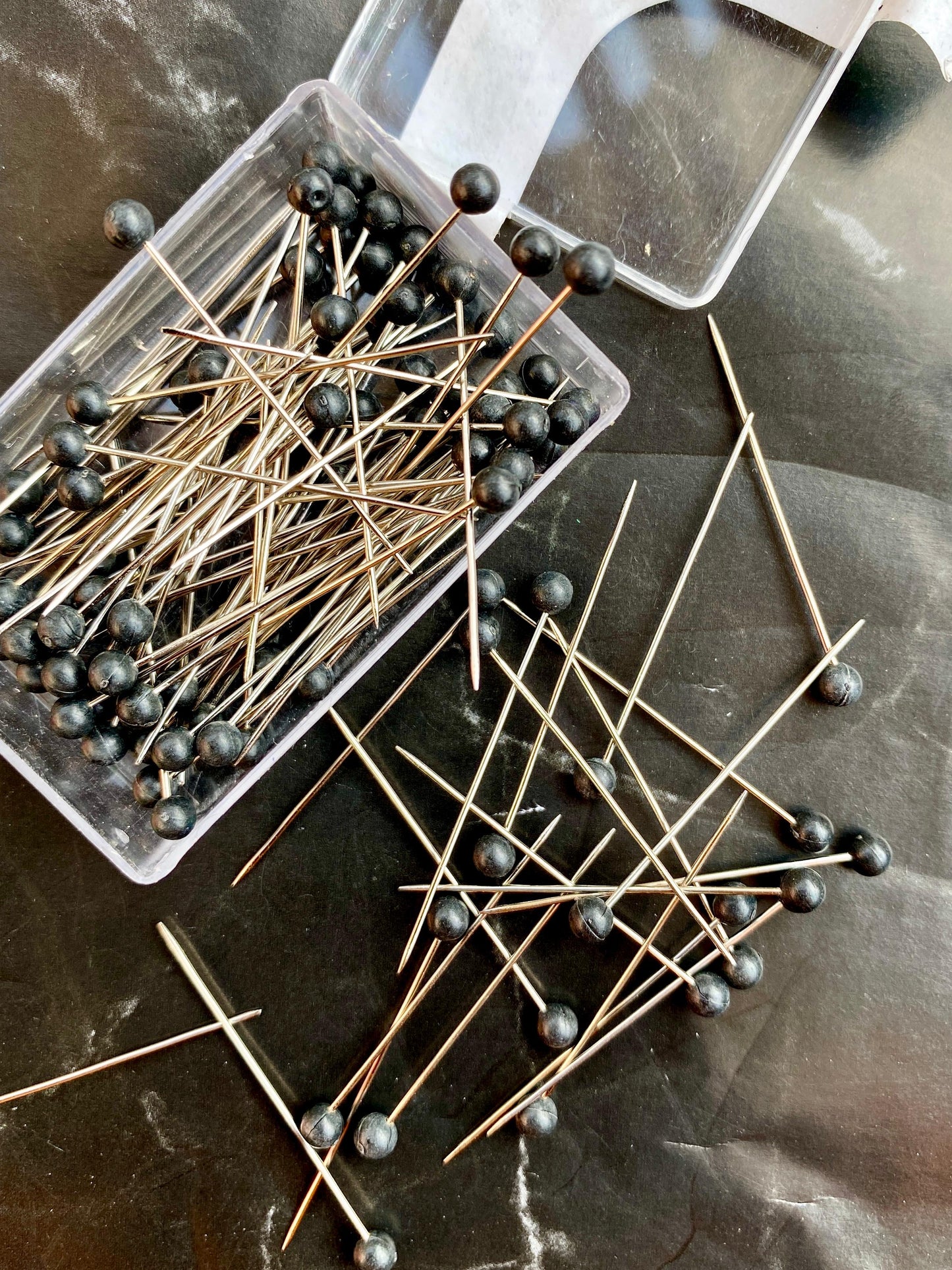 Dot pins (100 pcs in box)